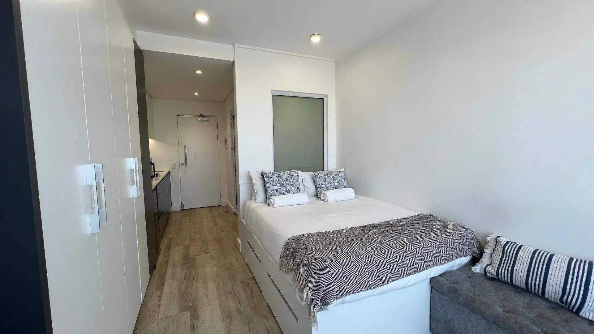 City Living Studio Apartment With Harbor View Cape Town